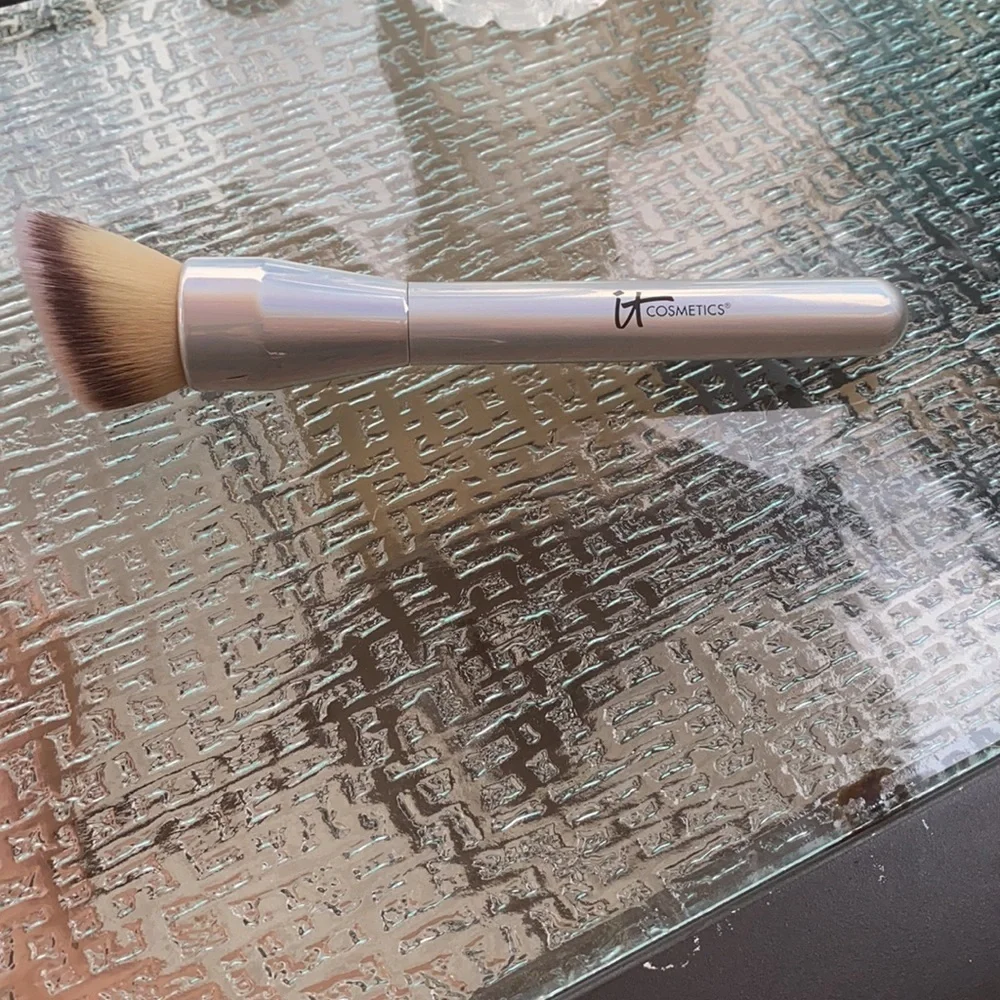 CC + Angled buffing foundation brush